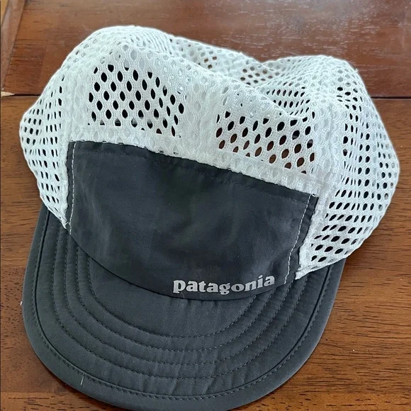 Patagonia Black and White Duckbill trucker Ventilated Cap - Picture 1 of 3